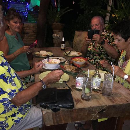 קראבי The Lazy Bar And Guesthouse מראה חיצוני תמונה